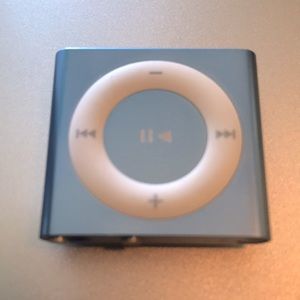 iPod Shuffle 4th Generation 2GB - never used no cords